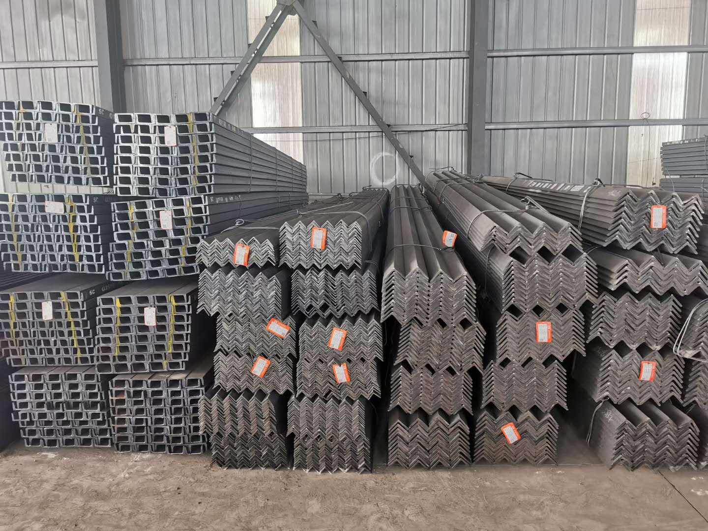 Q355B槽鋼（Q355B槽鋼報(bào)價(jià)）價(jià)格